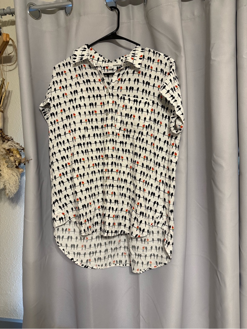 White Short-Sleeve Button Front Blouse with Black & Red Parrot 🦜 Bird Print - Picture 2 of 6